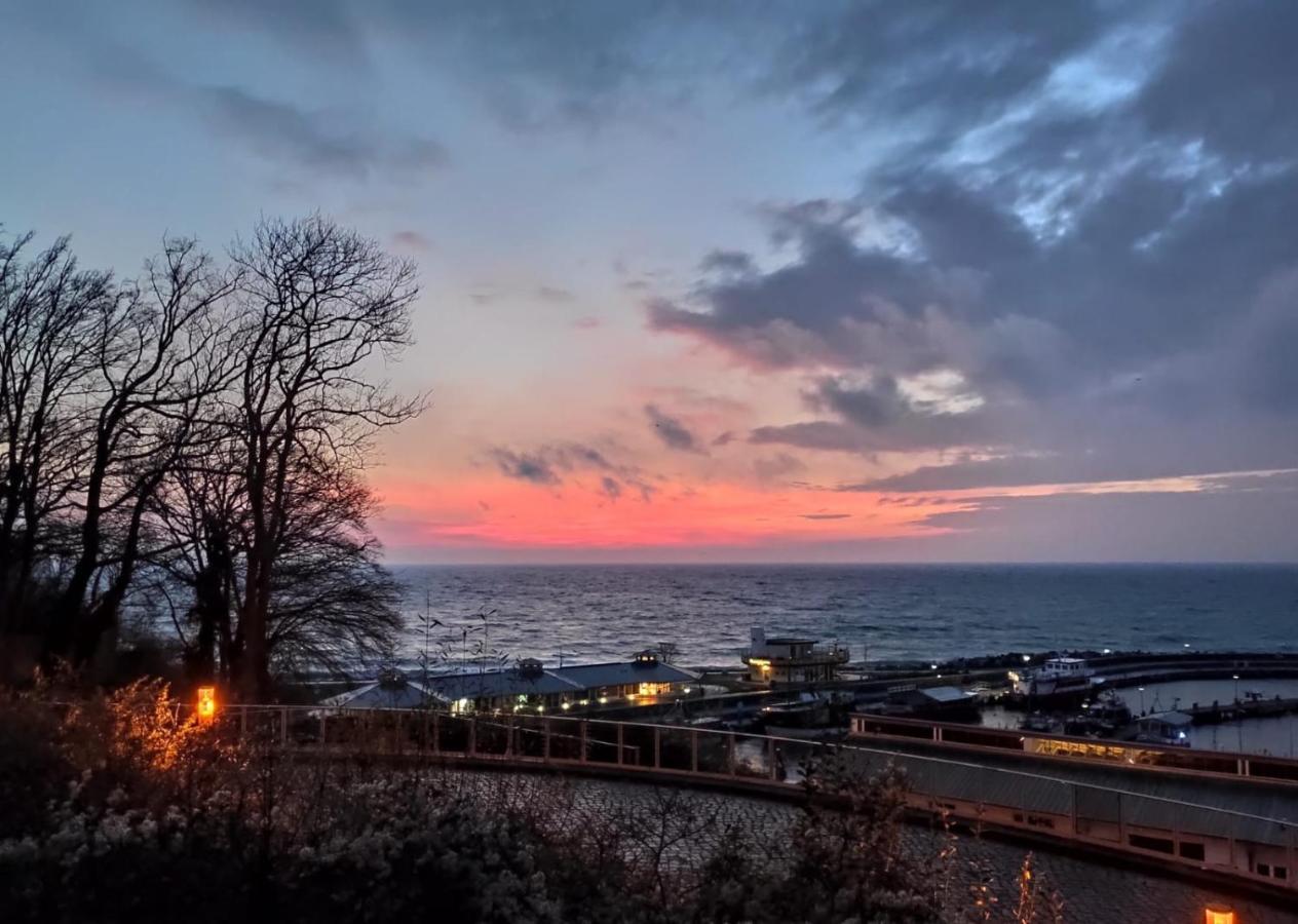 Seelotsenstation Sassnitz Mit Hafenblick By Unsere Urlaubszeit Zewnętrze zdjęcie